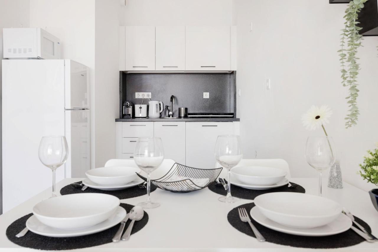 Modern Riverside With Free Parking Apartman